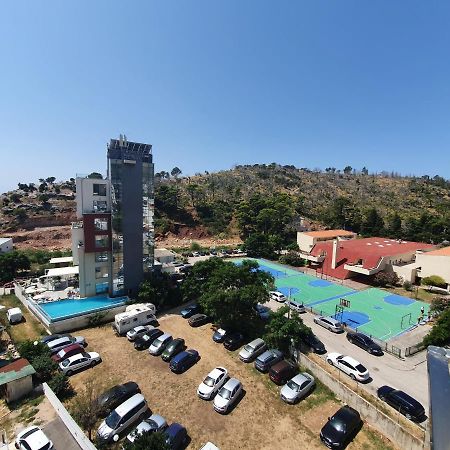 Apartment Mariner 601 Sutomore Bagian luar foto